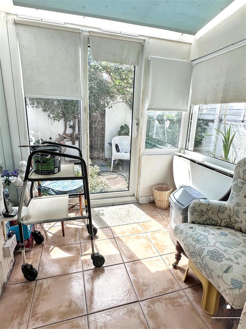 4 Bedroom House - Terraced. Willowfield Square in Eastbourne,  9